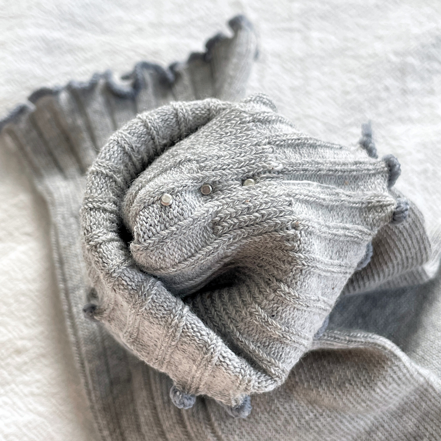 TRIPLE PEARL RUFFLE SOCKS